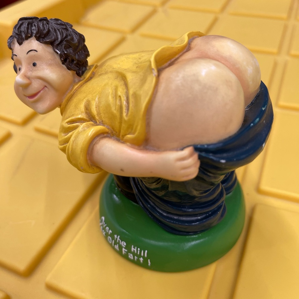 Funny shelf figurines